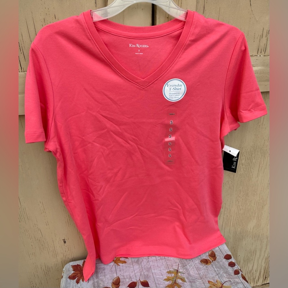 Kim Rogers Coral Short Sleeve V-Neck Tee